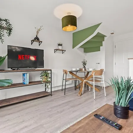 Luxury 5bdr Townhouse Sleeps 11 Bham Cc Parking Holiday home Birmingham