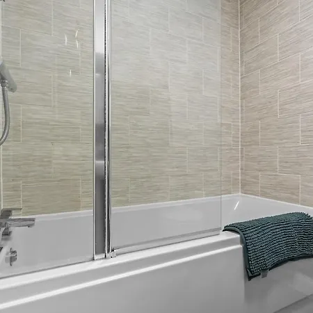Holiday home Luxury 5bdr Townhouse Sleeps 11 Bham Cc Parking Birmingham