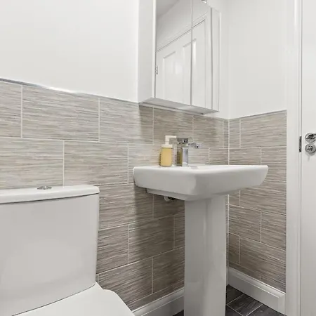 Holiday home Luxury 5bdr Townhouse Sleeps 11 Bham Cc Parking Birmingham