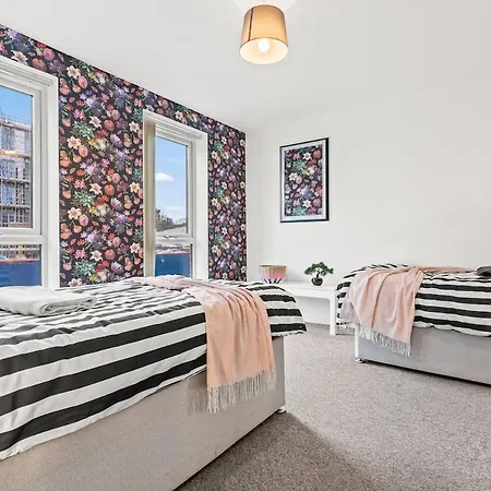 Luxury 5bdr Townhouse Sleeps 11 Bham Cc Parking Holiday home
