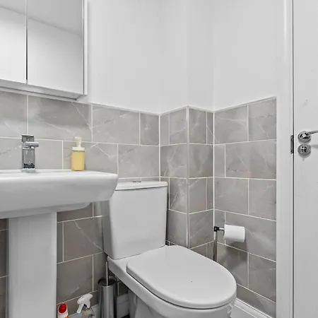 Luxury 5bdr Townhouse Sleeps 11 Bham Cc Parking Holiday home *