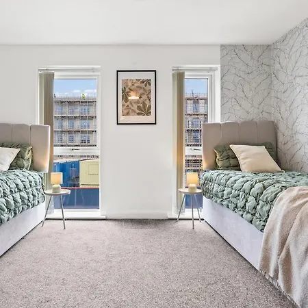Luxury 5bdr Townhouse Sleeps 11 Bham Cc Parking Holiday home Birmingham